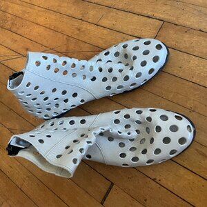 Arche cutout booties